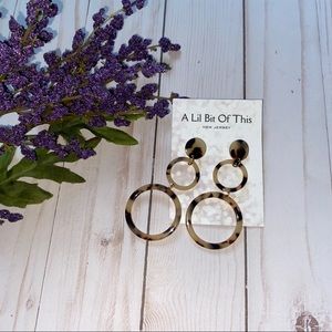 tortoise drop round earrings